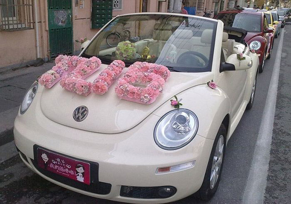 甲殼蟲(chóng)開(kāi)蓬婚禮花車(chē)